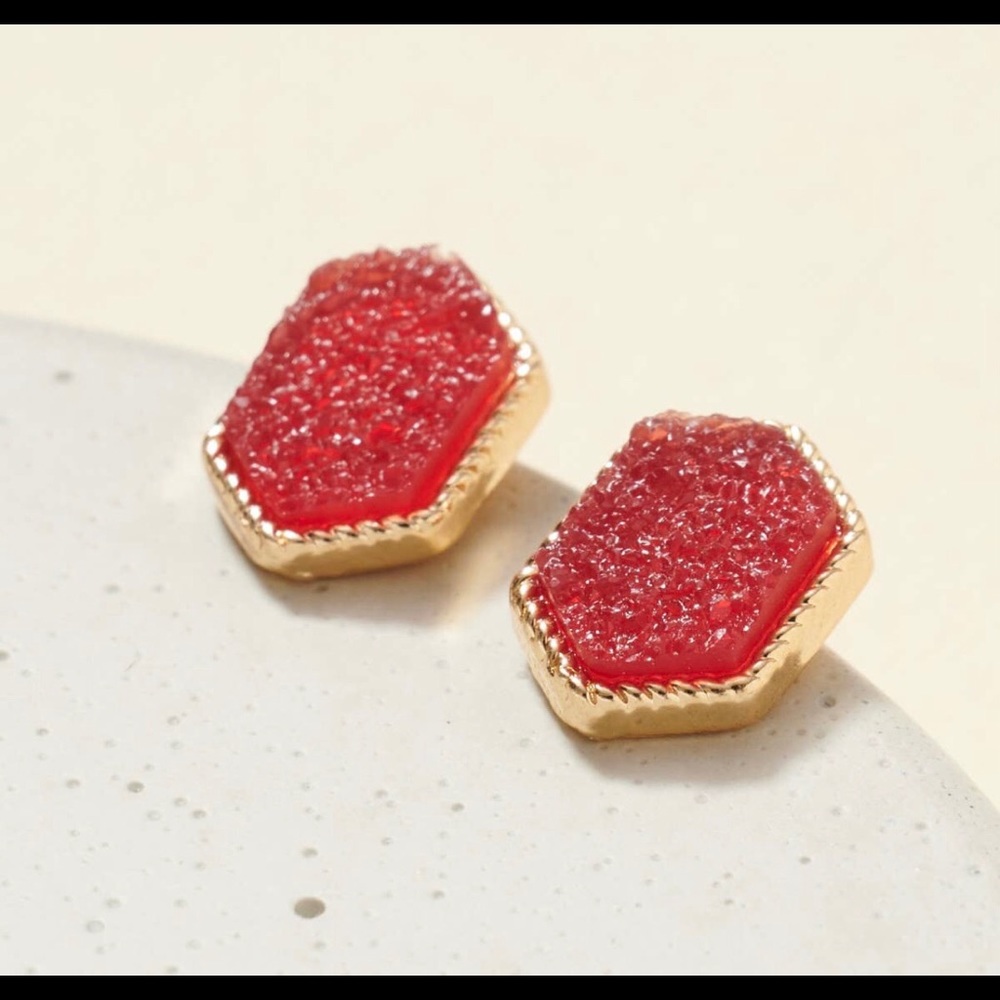Druzy Stud earrings 
0.5”
Lead compliant Nickle free